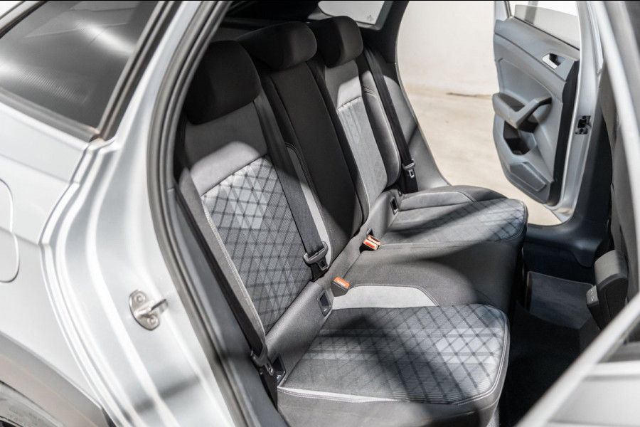 Volkswagen Taigo 1.0 TSI R-Line DSG IQ PANO CAMERA