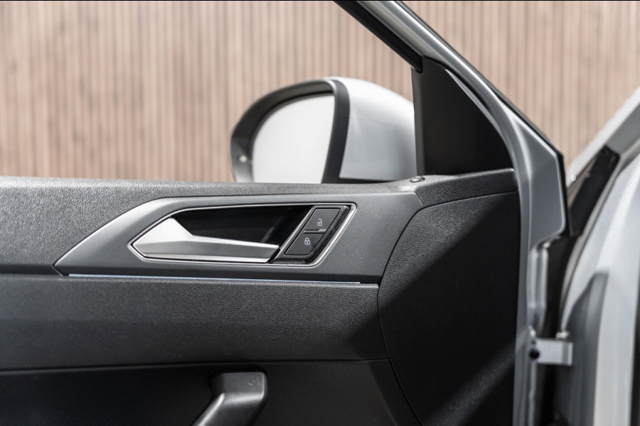 Volkswagen Taigo 1.0 TSI R-Line DSG IQ PANO CAMERA
