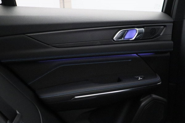 Lynk & Co 01 1.5 261PK Plug-in Hybrid *Origineel NL* Zwarte hemel 360 Camera Pano/dak Apple/Carplay Adaptive/Cruise