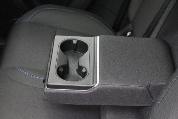 Lynk & Co 01 1.5 261PK Plug-in Hybrid *Origineel NL* Zwarte hemel 360 Camera Pano/dak Apple/Carplay Adaptive/Cruise