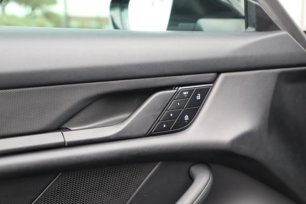 Porsche Taycan Cross Turismo 4 93kWh | 380PK | Panoramadak | Keyless-go | Sfeerverlichting | Bose audio | Matrix-led | 16-weg memory stoelen | 2022.