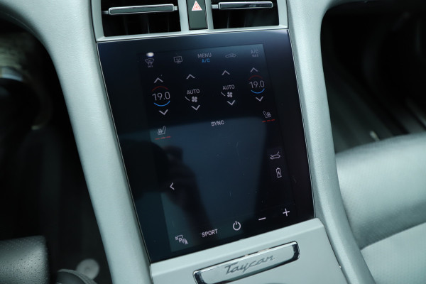 Porsche Taycan Cross Turismo 4 93kWh | 380PK | Panoramadak | Keyless-go | Sfeerverlichting | Bose audio | Matrix-led | 16-weg memory stoelen | 2022.