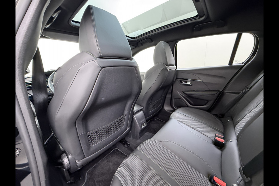 Peugeot e-208 EV GT350 SOH 98% Panoramadak Virtual Cockpit 360°Camera Keyless 3D-Navi Ecc Apple Carplay Android Auto Pdc Sensor dodehoek Regen-Lichtsensor Cruise Control Lmv Privacy Glas Isofix Led DAB Bluetooth 1e Eigenaar Dealeronderhouden Origineel Nederlandse Auto