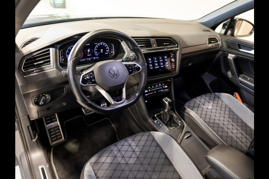 Volkswagen Tiguan 1.5 TSI 2x R-Line / 150pk / NAP / IQ Light / Automatische klimaatregeling /