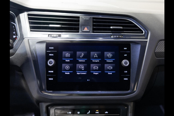 Volkswagen Tiguan 1.5 TSI 2x R-Line / 150pk / NAP / IQ Light / Automatische klimaatregeling /