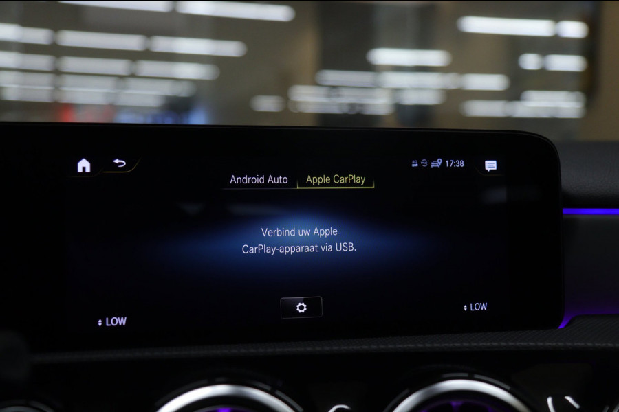 Mercedes-Benz A-Klasse 200 AMG /PANO/MEMORY/KEYLESS/SFEER/CAMERA/BOMVOL