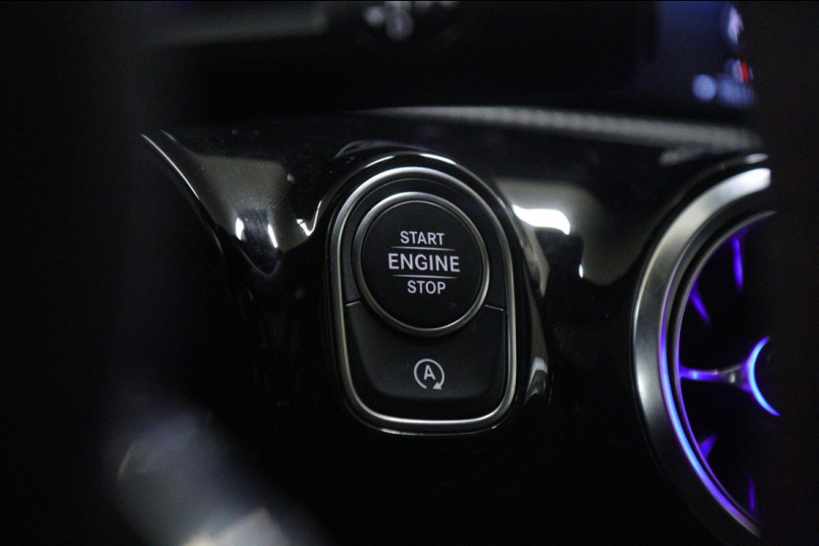 Mercedes-Benz A-Klasse 200 AMG /PANO/MEMORY/KEYLESS/SFEER/CAMERA/BOMVOL