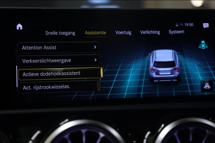 Mercedes-Benz A-Klasse 200 AMG /PANO/MEMORY/KEYLESS/SFEER/CAMERA/BOMVOL