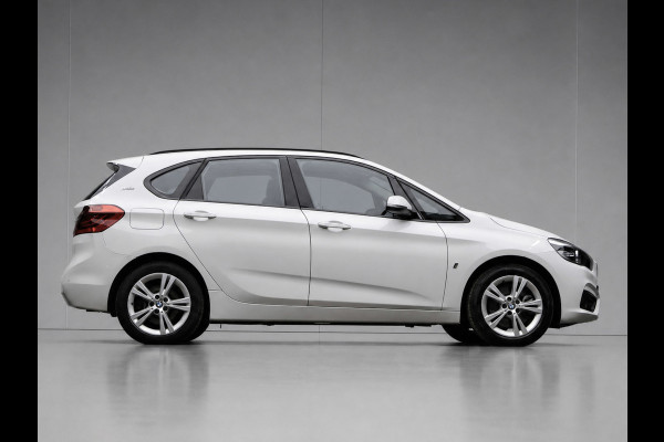 BMW 2 Serie Active Tourer 225xe iPerformance Sport (NAVI,PDC,CLIMATE,CRUISE,LED,ELEKTRISCH PAKKET,SPORTSTOELEN,LM VELGEN)