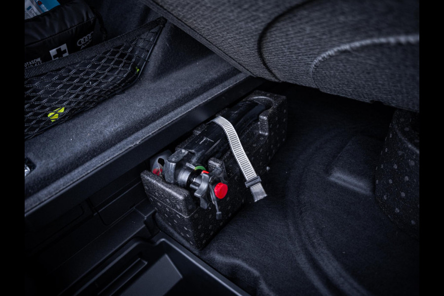 Audi e-tron 50 quattro Advanced edition Plus 71 kWh - S-Line l Pano l Trekhaak l 360cam