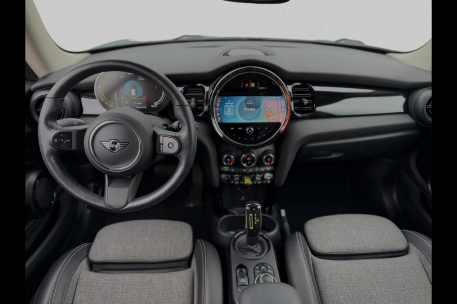 MINI Electric Camden Edition 33 kWh (NL-auto, 1e Eig, Dealer OndH, Carplay, StoelV, PDC, Navi, Climate Con, Cruise Con, Etc)