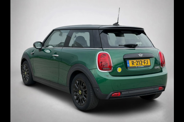 MINI Electric Camden Edition 33 kWh (NL-auto, 1e Eig, Dealer OndH, Carplay, StoelV, PDC, Navi, Climate Con, Cruise Con, Etc)