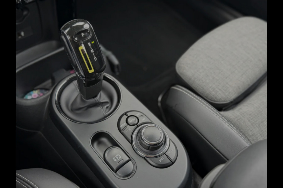 MINI Electric Camden Edition 33 kWh (NL-auto, 1e Eig, Dealer OndH, Carplay, StoelV, PDC, Navi, Climate Con, Cruise Con, Etc)