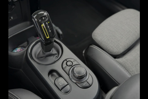 MINI Electric Camden Edition 33 kWh (NL-auto, 1e Eig, Dealer OndH, Carplay, StoelV, PDC, Navi, Climate Con, Cruise Con, Etc)