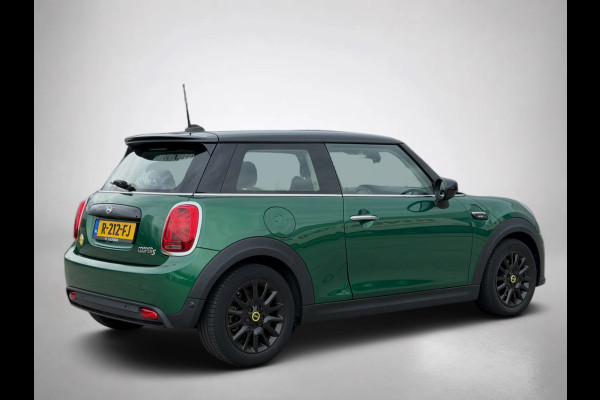 MINI Electric Camden Edition 33 kWh (NL-auto, 1e Eig, Dealer OndH, Carplay, StoelV, PDC, Navi, Climate Con, Cruise Con, Etc)