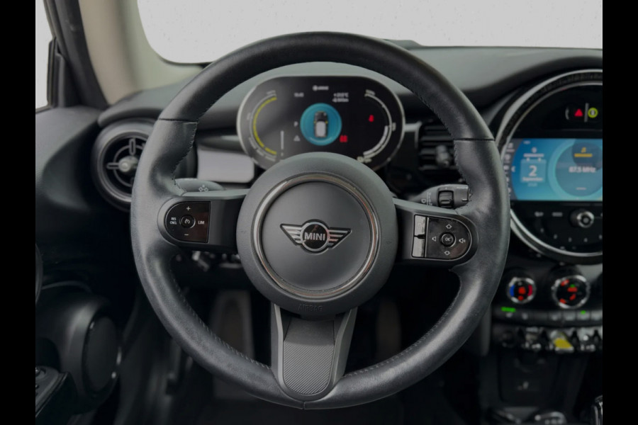 MINI Electric Camden Edition 33 kWh (NL-auto, 1e Eig, Dealer OndH, Carplay, StoelV, PDC, Navi, Climate Con, Cruise Con, Etc)