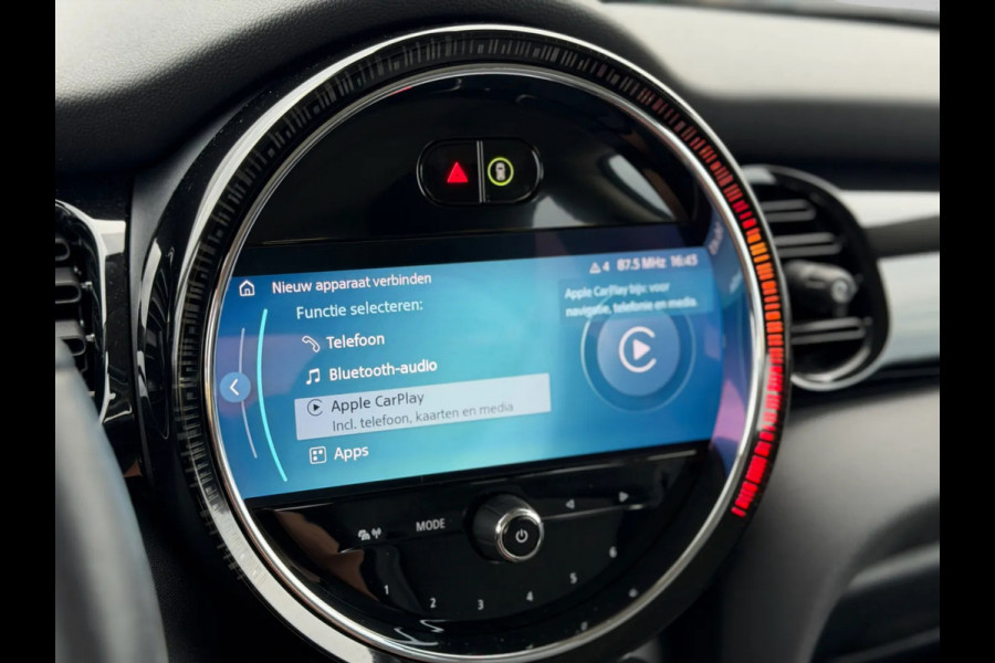 MINI Electric Camden Edition 33 kWh (NL-auto, 1e Eig, Dealer OndH, Carplay, StoelV, PDC, Navi, Climate Con, Cruise Con, Etc)