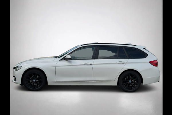 BMW 3 Serie Touring 318i Edition Sport High Executive(Goed OndH, Panoramadak, Trekhaak, StoelV, Navi, Climate Con, Cruise Con,Etc)