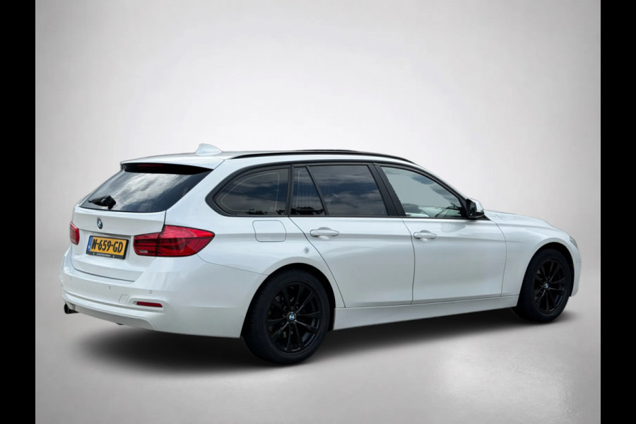 BMW 3 Serie Touring 318i Edition Sport High Executive(Goed OndH, Panoramadak, Trekhaak, StoelV, Navi, Climate Con, Cruise Con,Etc)