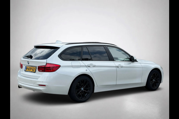 BMW 3 Serie Touring 318i Edition Sport High Executive(Goed OndH, Panoramadak, Trekhaak, StoelV, Navi, Climate Con, Cruise Con,Etc)