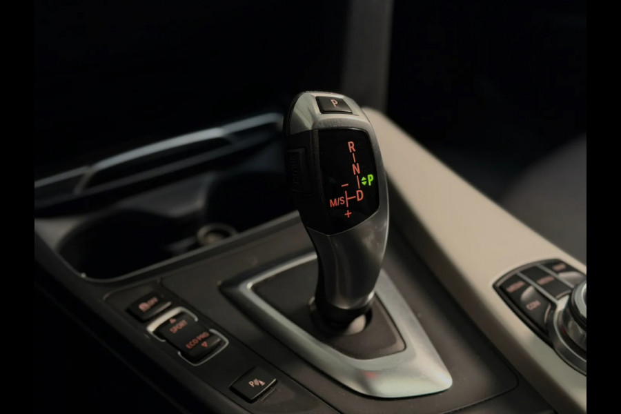 BMW 3 Serie Touring 318i Edition Sport High Executive(Goed OndH, Panoramadak, Trekhaak, StoelV, Navi, Climate Con, Cruise Con,Etc)