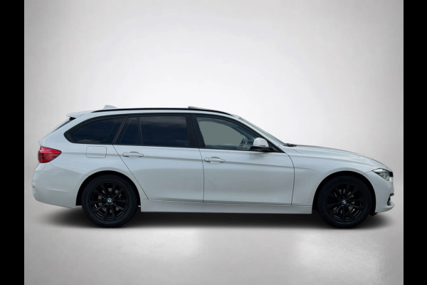 BMW 3 Serie Touring 318i Edition Sport High Executive(Goed OndH, Panoramadak, Trekhaak, StoelV, Navi, Climate Con, Cruise Con,Etc)