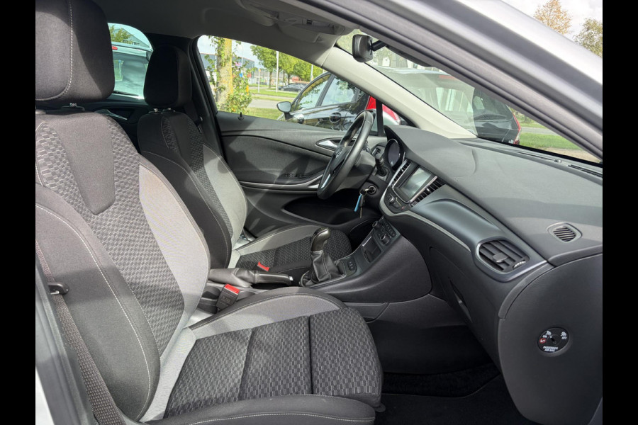 Opel Astra Sports Tourer 1.2 Business Executive ✓1e Eigenaar✓146pk✓Camera✓Trekhaak✓Carplay✓Airco✓Cruise✓Pdc V+A✓Lm velgen✓Comfortstoelen✓6 Bak✓N.A.P✓Nieuwe Apk bij Aflevering