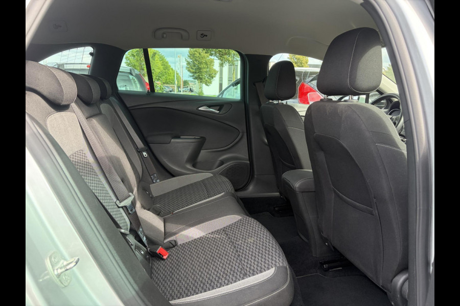 Opel Astra Sports Tourer 1.2 Business Executive ✓1e Eigenaar✓146pk✓Camera✓Trekhaak✓Carplay✓Airco✓Cruise✓Pdc V+A✓Lm velgen✓Comfortstoelen✓6 Bak✓N.A.P✓Nieuwe Apk bij Aflevering