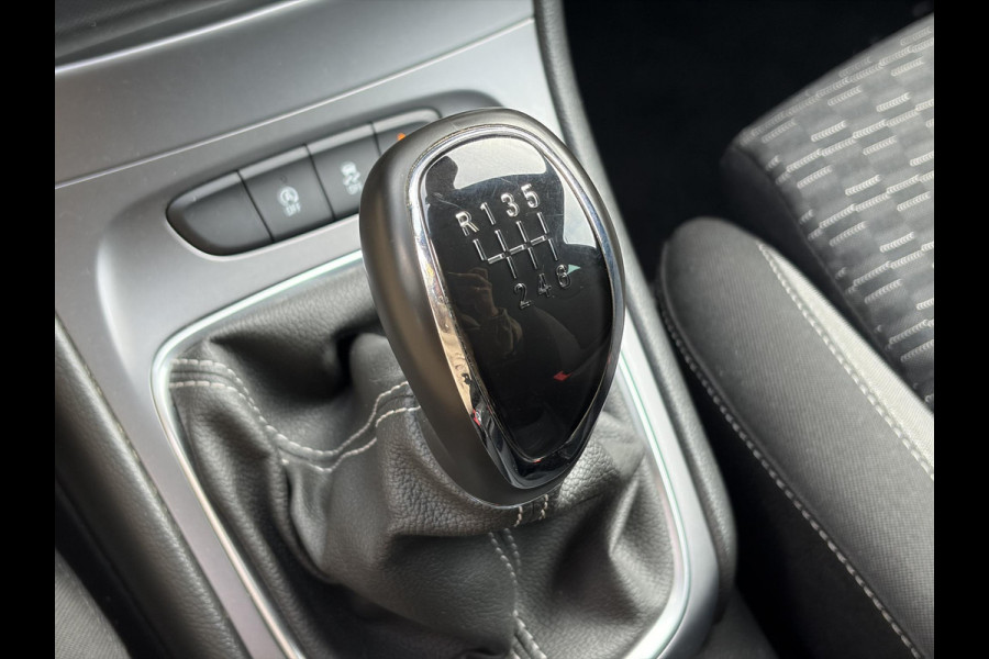 Opel Astra Sports Tourer 1.2 Business Executive ✓1e Eigenaar✓146pk✓Camera✓Trekhaak✓Carplay✓Airco✓Cruise✓Pdc V+A✓Lm velgen✓Comfortstoelen✓6 Bak✓N.A.P✓Nieuwe Apk bij Aflevering