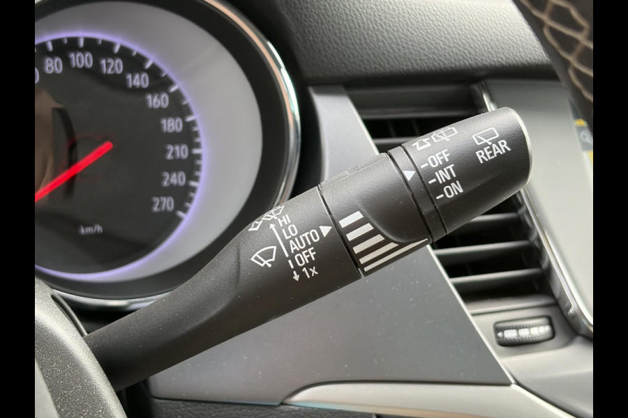 Opel Astra Sports Tourer 1.2 Business Executive ✓1e Eigenaar✓146pk✓Camera✓Trekhaak✓Carplay✓Airco✓Cruise✓Pdc V+A✓Lm velgen✓Comfortstoelen✓6 Bak✓N.A.P✓Nieuwe Apk bij Aflevering