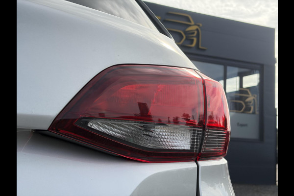Opel Astra Sports Tourer 1.2 Business Executive ✓1e Eigenaar✓146pk✓Camera✓Trekhaak✓Carplay✓Airco✓Cruise✓Pdc V+A✓Lm velgen✓Comfortstoelen✓6 Bak✓N.A.P✓Nieuwe Apk bij Aflevering