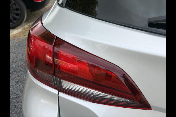 Opel Astra Sports Tourer 1.2 Business Executive ✓1e Eigenaar✓146pk✓Camera✓Trekhaak✓Carplay✓Airco✓Cruise✓Pdc V+A✓Lm velgen✓Comfortstoelen✓6 Bak✓N.A.P✓Nieuwe Apk bij Aflevering