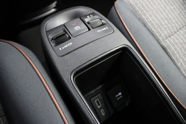 Fiat 500 Icon 42 kWh | Navigatie | Stoelverwarming | Parkeersensoren achter