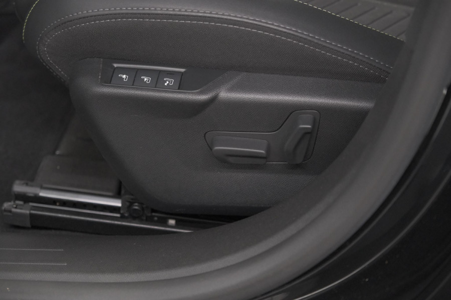 Peugeot 208 1.2 Hybrid 145 e-DCS6 GT | Alcantara Pakket | Camera | Apple Carplay | Stoelverwarming