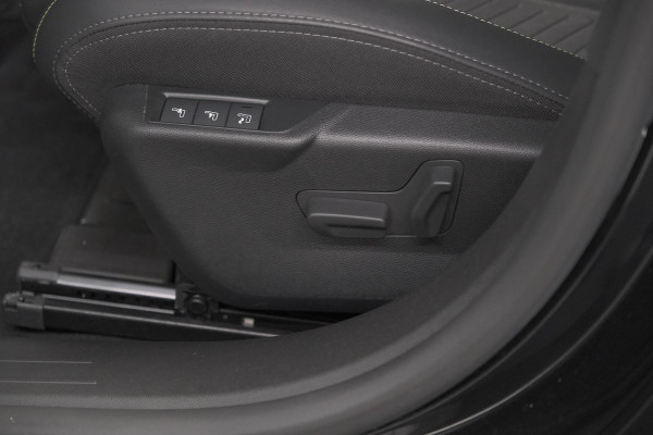 Peugeot 208 1.2 Hybrid 145 e-DCS6 GT | Alcantara Pakket | Camera | Apple Carplay | Stoelverwarming