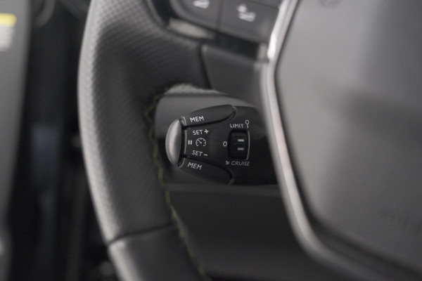 Peugeot 208 1.2 Hybrid 145 e-DCS6 GT | Alcantara Pakket | Camera | Apple Carplay | Stoelverwarming