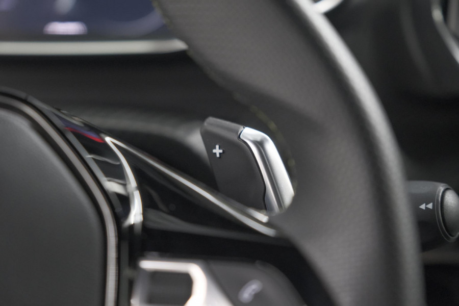 Peugeot 208 1.2 Hybrid 145 e-DCS6 GT | Alcantara Pakket | Camera | Apple Carplay | Stoelverwarming