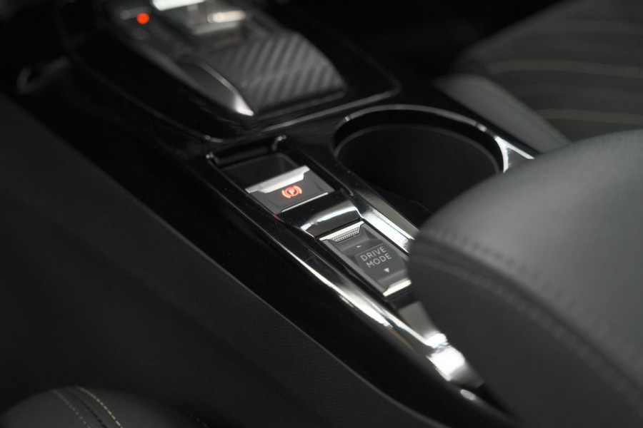 Peugeot 208 1.2 Hybrid 145 e-DCS6 GT | Alcantara Pakket | Camera | Apple Carplay | Stoelverwarming