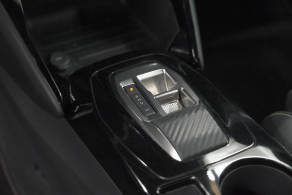 Peugeot 208 1.2 Hybrid 145 e-DCS6 GT | Alcantara Pakket | Camera | Apple Carplay | Stoelverwarming