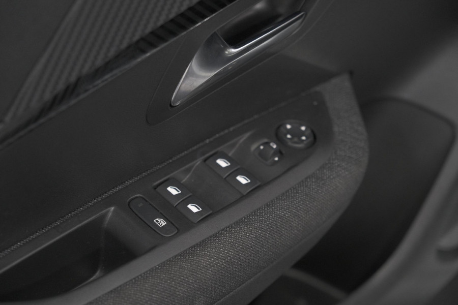 Peugeot 208 1.2 Hybrid 110 e-DCS6 Style | Trekhaak | Allseason Banden | Apple Carplay