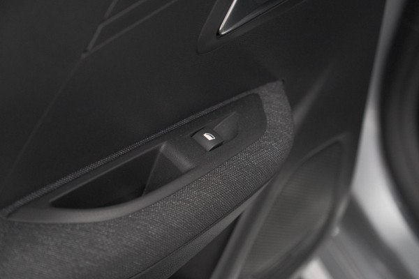 Peugeot 208 1.2 Hybrid 110 e-DCS6 Style | Trekhaak | Allseason Banden | Apple Carplay