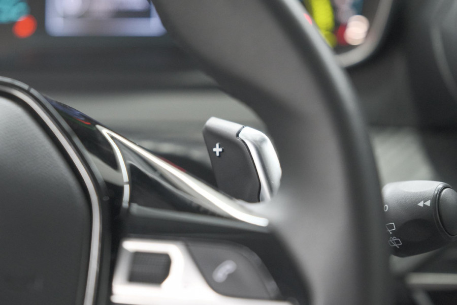 Peugeot 208 1.2 Hybrid 110 e-DCS6 Style | Trekhaak | Allseason Banden | Apple Carplay