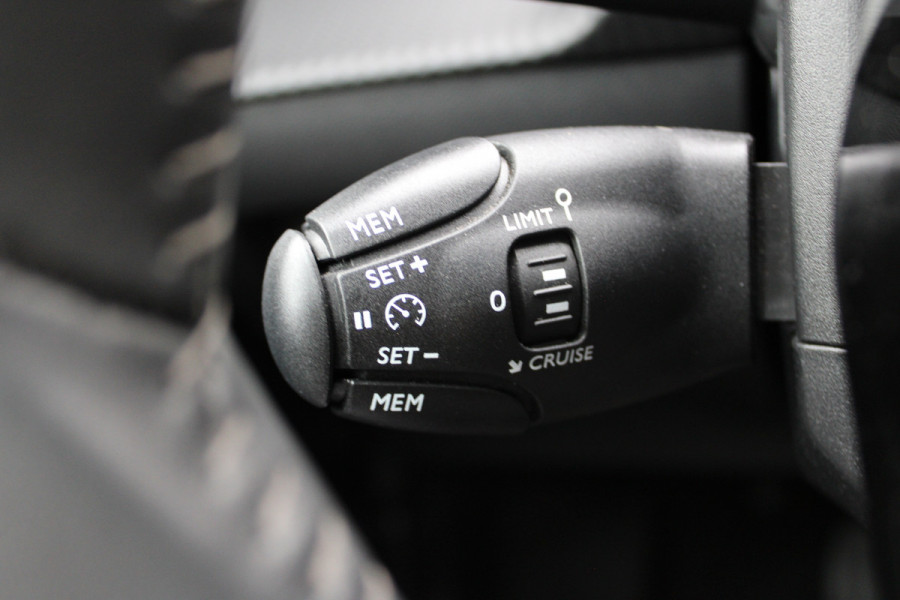 Peugeot e-208 EV Active 50 kWh 91% SOH | Cruise control | Carplay | Stoelverwarming | Parkeersensoren achter