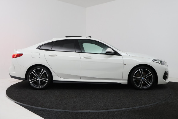 BMW 2 Serie Gran Coupé 218i High Executive (PANORAMADAK, STOELVERWARMING, NAVIGATIE, DEALER ONDERHOUDEN)