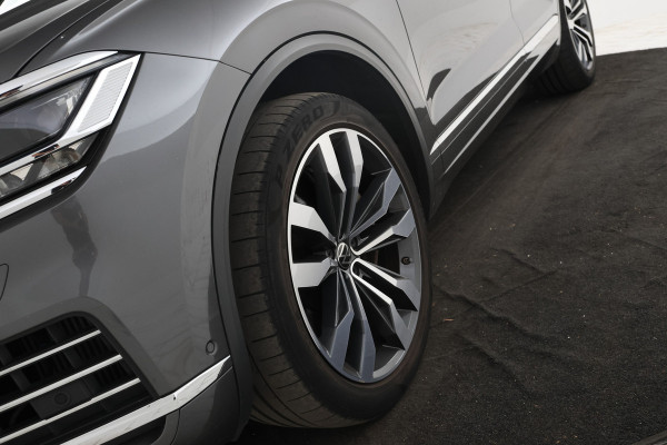Volkswagen Touareg 3.0 TSi eHybrid 4MOTION Panorama, 360 Camera, Digital dash!