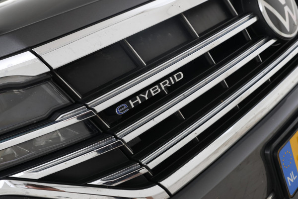 Volkswagen Touareg 3.0 TSi eHybrid 4MOTION Panorama, 360 Camera, Digital dash!