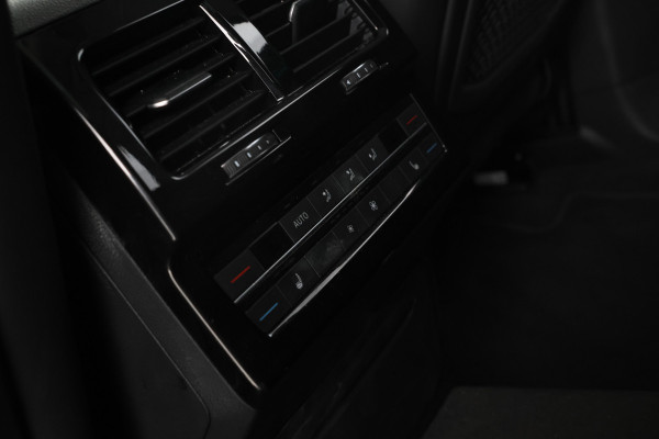 Volkswagen Touareg 3.0 TSi eHybrid 4MOTION Panorama, 360 Camera, Digital dash!