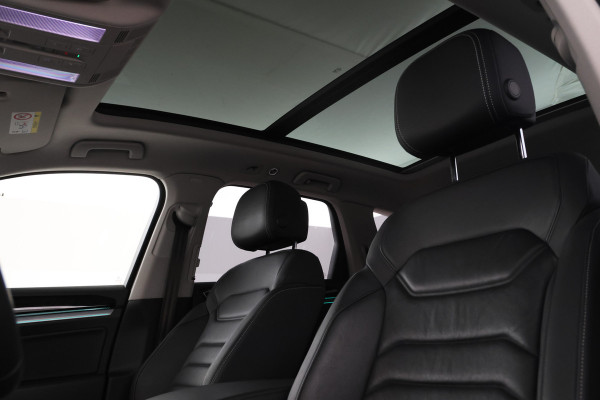 Volkswagen Touareg 3.0 TSi eHybrid 4MOTION Panorama, 360 Camera, Digital dash!