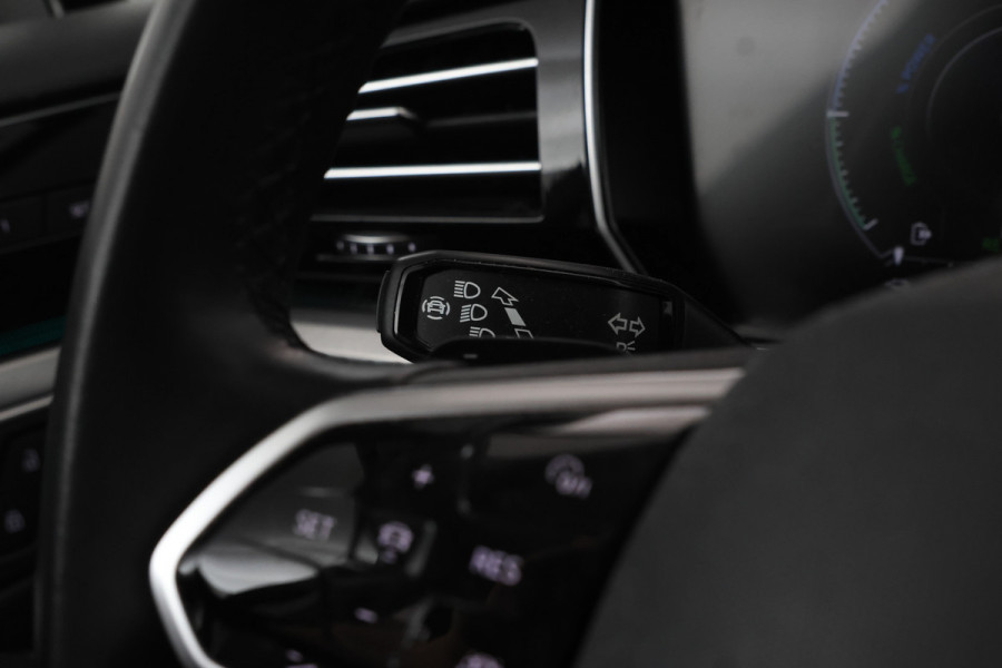 Volkswagen Touareg 3.0 TSi eHybrid 4MOTION Panorama, 360 Camera, Digital dash!