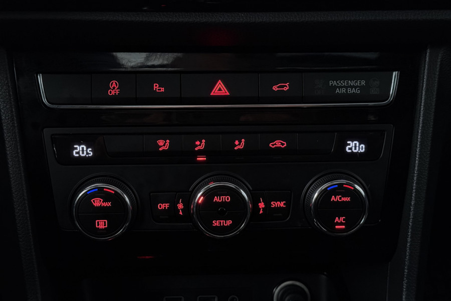 Seat Ateca 1.4 EcoTSI Xcellence (PANORAMADAK, CAMERA, STOELVERWARMING, TREKHAAK)